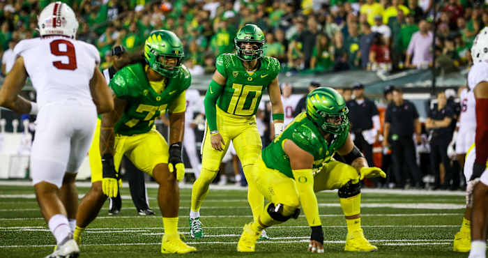 The Ducks offense getting things rolling against the Stanford Cardinal defense.